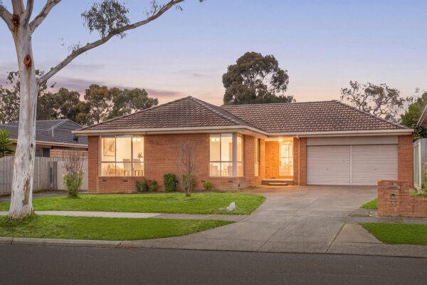 33 Turramurra Drive, ROWVILLE, VIC 3178